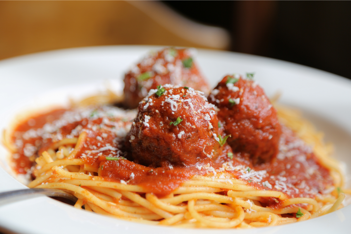 Deliver spaghetti and meatballs to friends with children